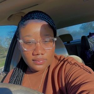 Meet your Posher, Alexiantè